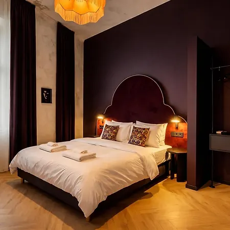 Maroon & Moss Residence-2