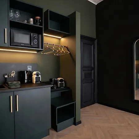 Maroon & Moss Residence-3